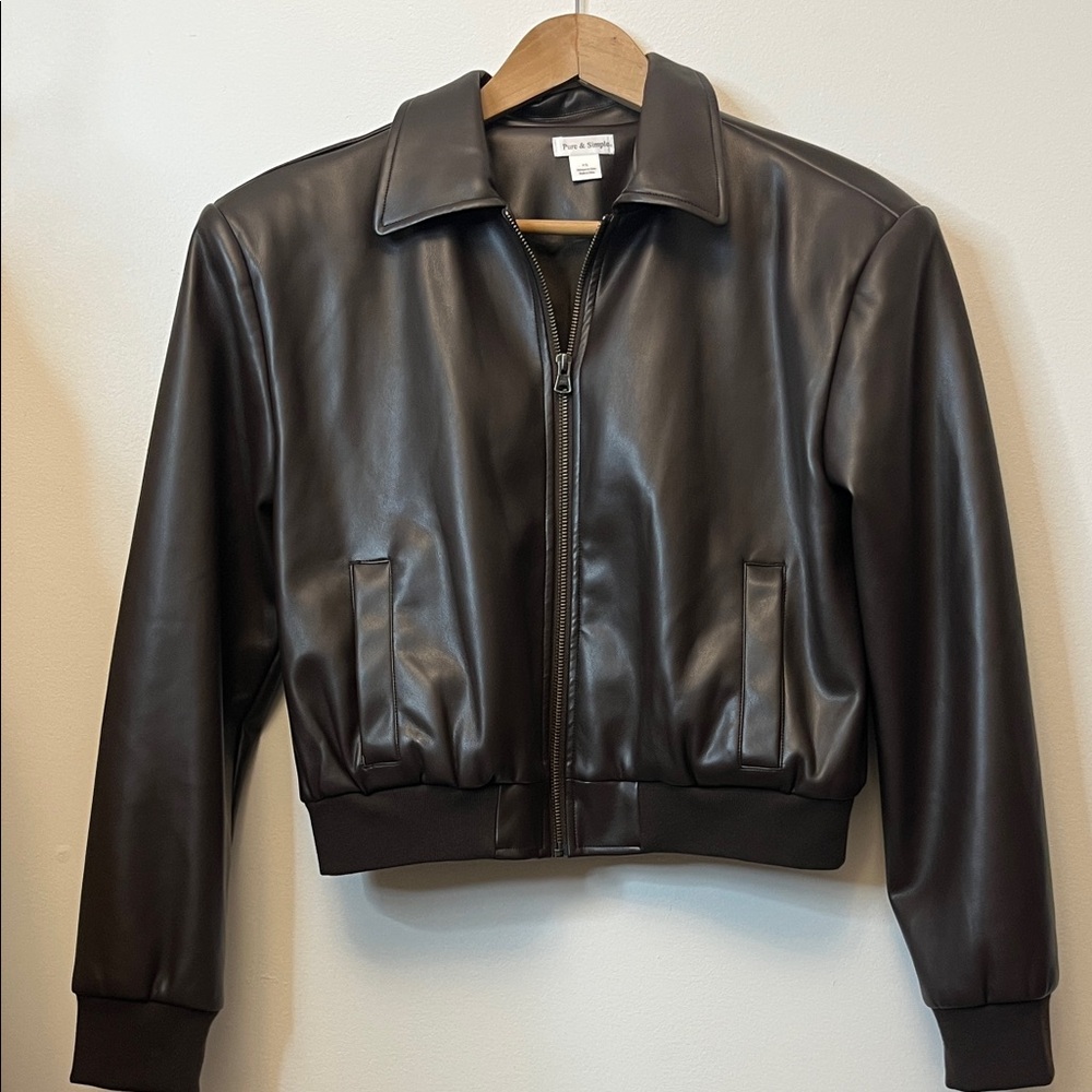 SOLD ✨Pure & Simple Faux Leather Jacket - Picture 4 of 7